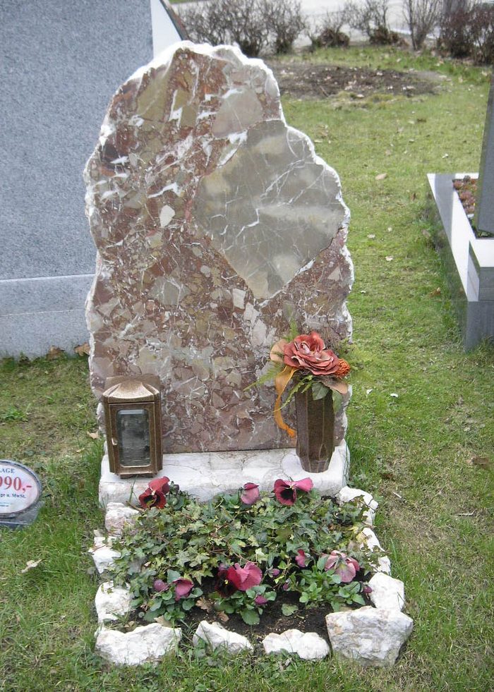 Urnengrab – Beispiel 18, Lentia Marmor