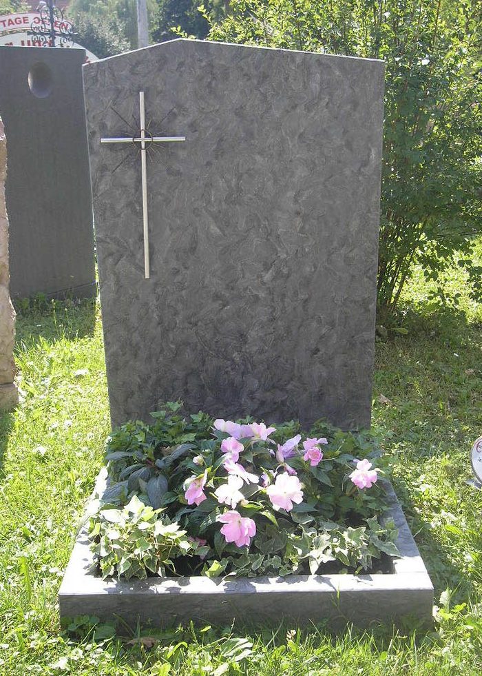 Urnengrab – Beispiel 16, Lentia Marmor