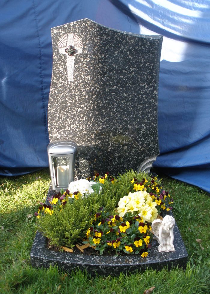 Urnengrab – Beispiel 11, Lentia Marmor