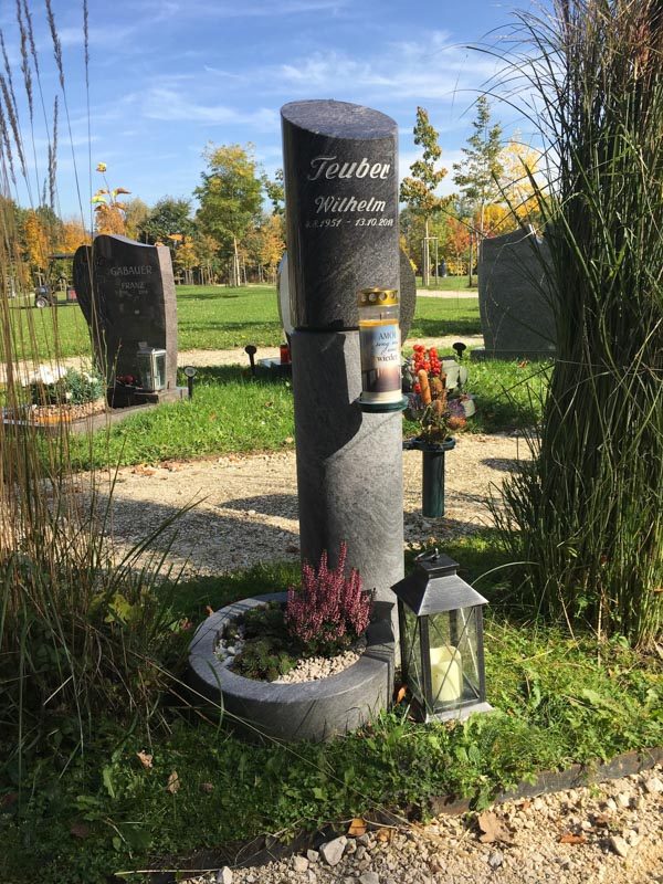 Baumstelen – Beispiel 1, Lentia Marmor