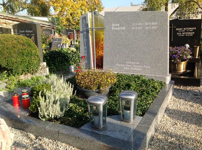 Familiengrab – Beispiel 3, Lentia Marmor