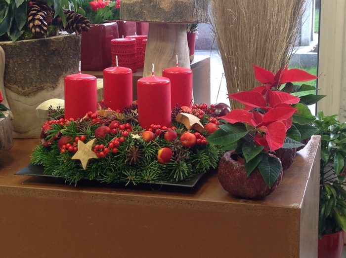 Weihnachtsgestecke – Beispiel 18, Lentia Marmor