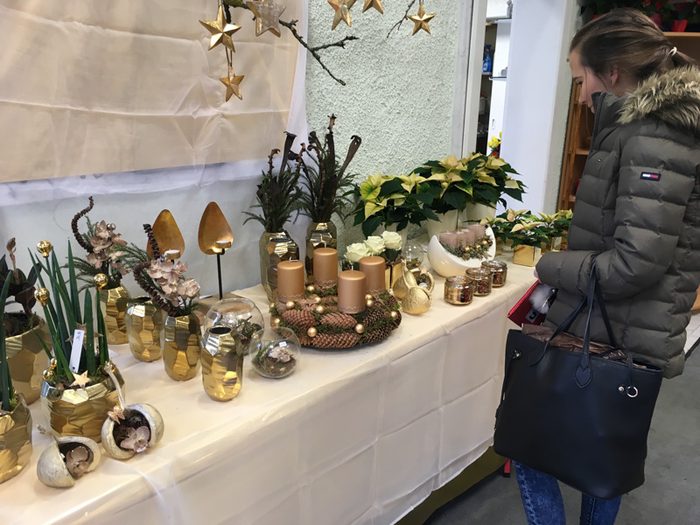 Weihnachtsgestecke – Beispiel 6, Lentia Marmor